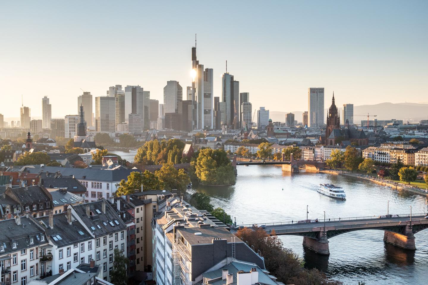 deutschland-frankfurt-skyline-g-1456136352.jpg