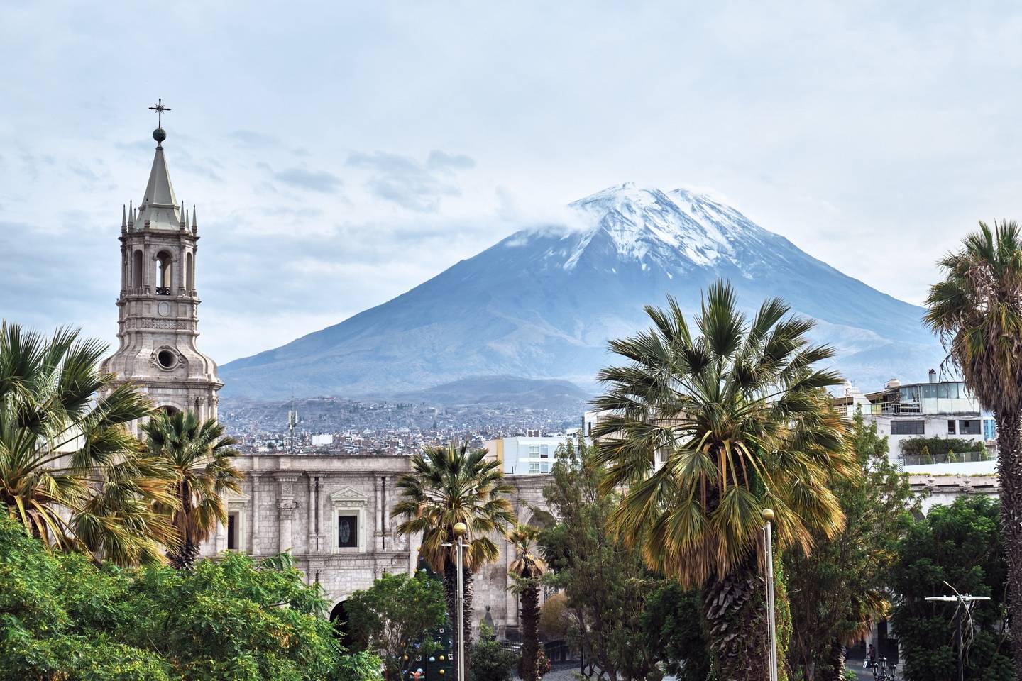 bltecda2a999a3f75a1-Peru-Arequipa-Turm-vor-einem-Vulkan-g-1404262233.jpg Peru-Arequipa-Turm-vor-einem-Vulkan-g-1404262233.jpg
