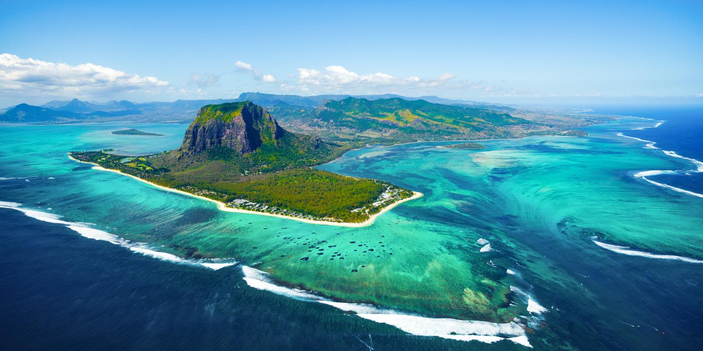 mauritius-le-morne-brabant-g-865549178.jpg