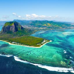mauritius-le-morne-brabant-g-865549178.jpg