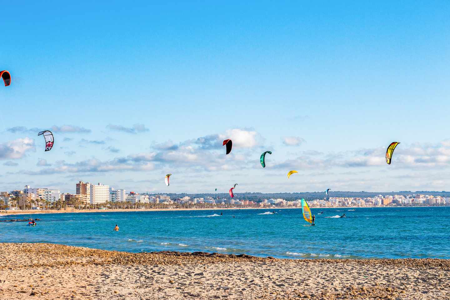 bltb6e3f3d737f6eccb-spanien-mallorca-can-pastilla-kitesurfer-g-1359025715.jpg Kitesurfer in Can Pastilla