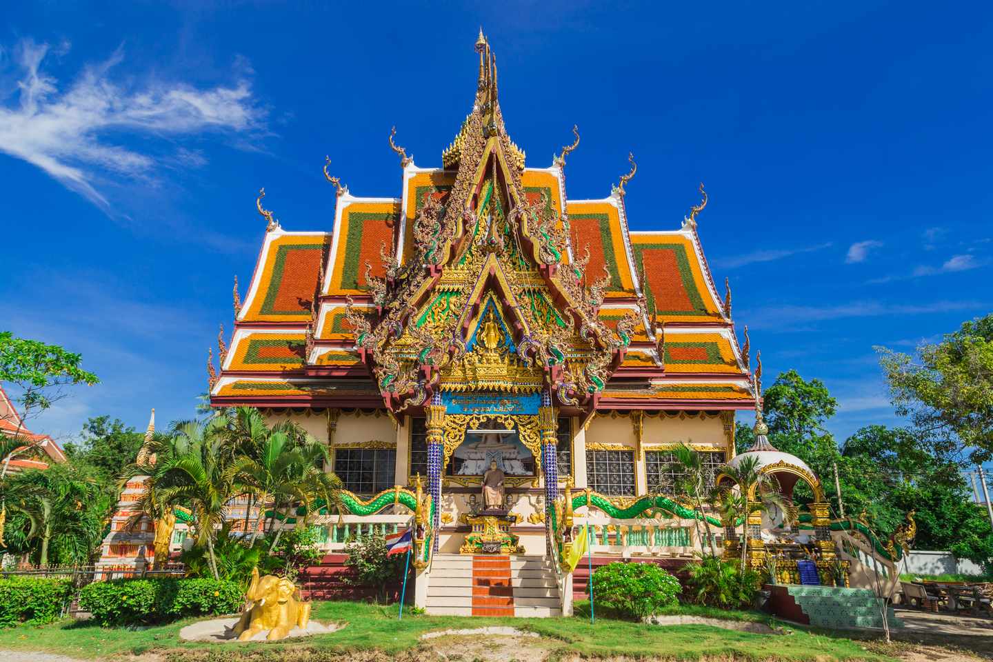 thailand-koh-samui-wat-plai-laem-tempel-t-809808800.jpg
