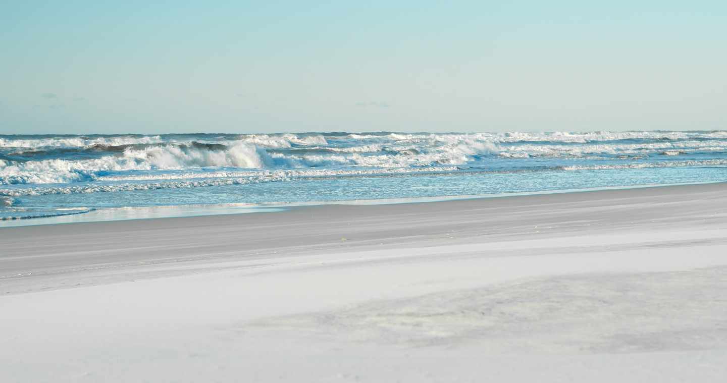 florida-waves-crashing-on-grayton-beach-g-1292663128.jpg