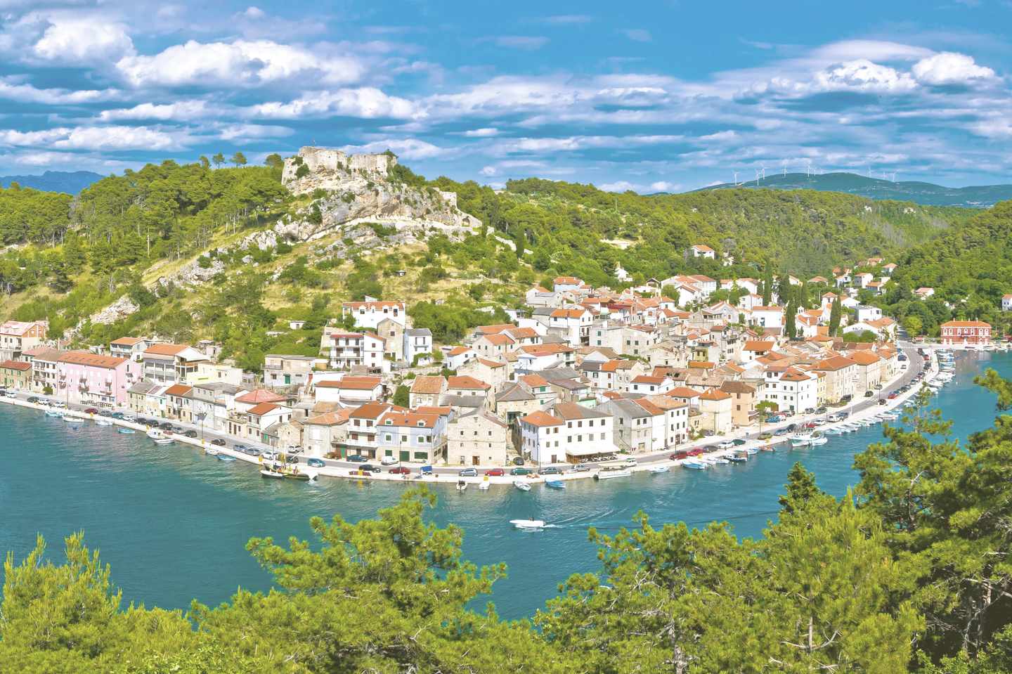 kroatien-novigrad-dalmatinski-mit-fluss-g-520501806_b.jpg