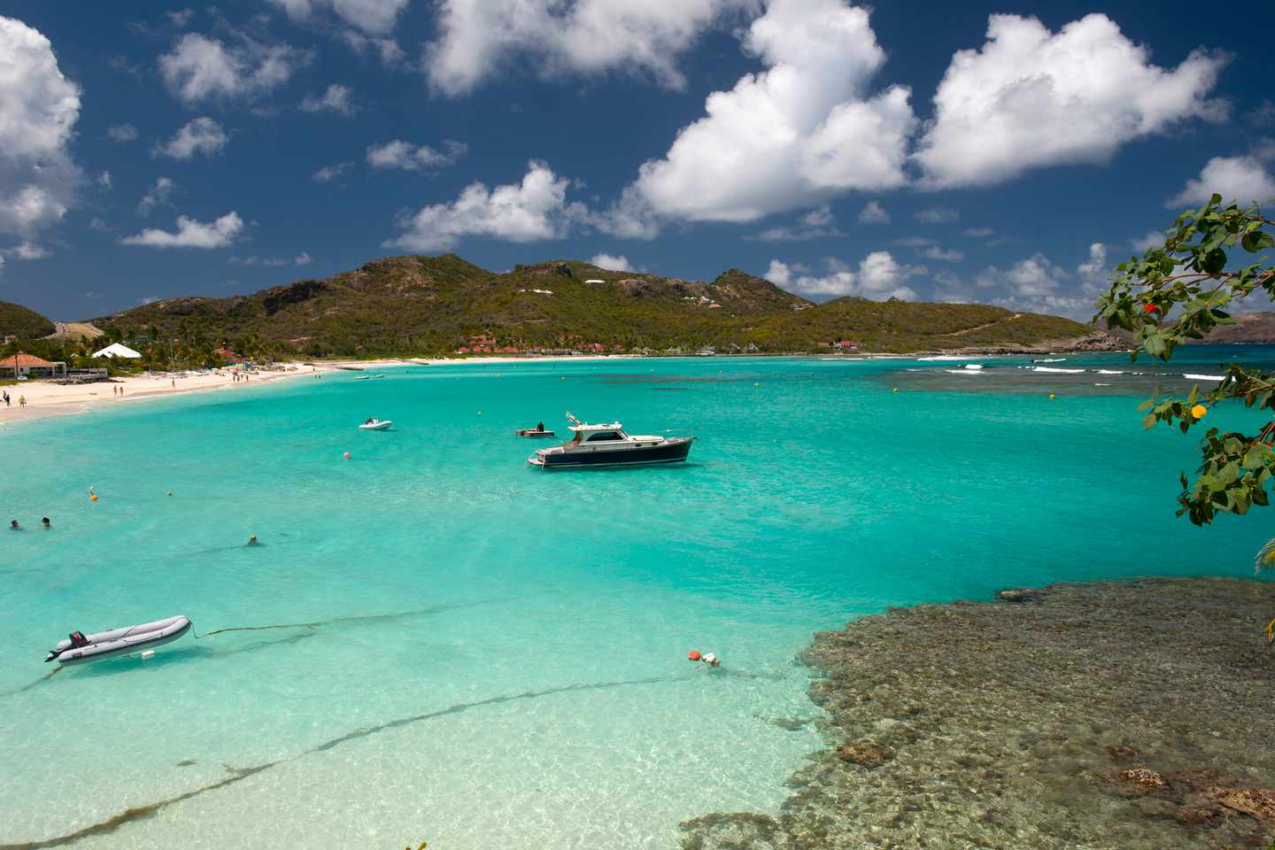karibik-st-barthelemy-strand-boot-t-482589922.jpg
