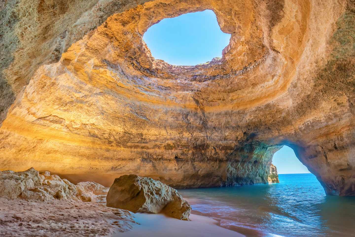 GettyImages-2203932025.jpg Algarve Urlaub: Benagil Höhle
