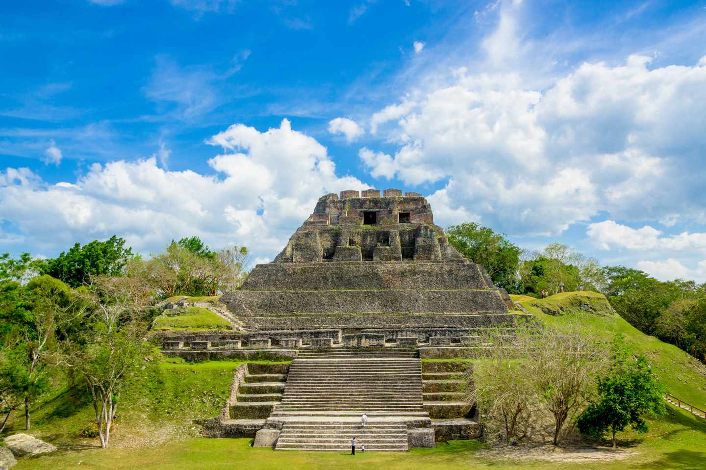 belize-maya-xunantunich-t-517149897.jpg