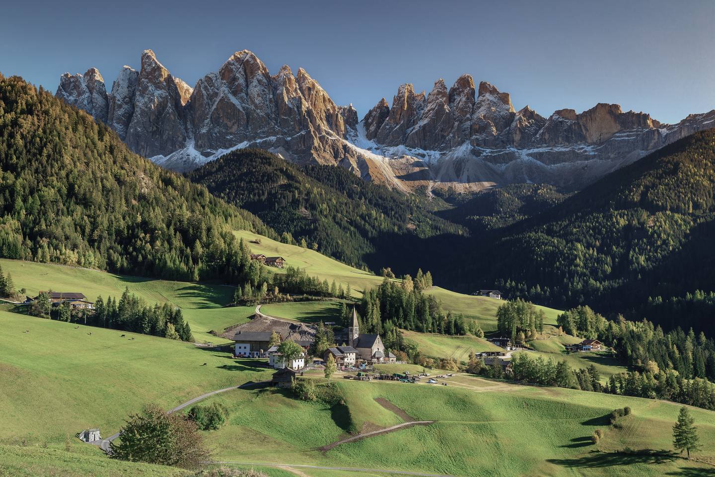 italien-trentino-alto-adige-santa-maddalena-dorf-g-637816996.jpg