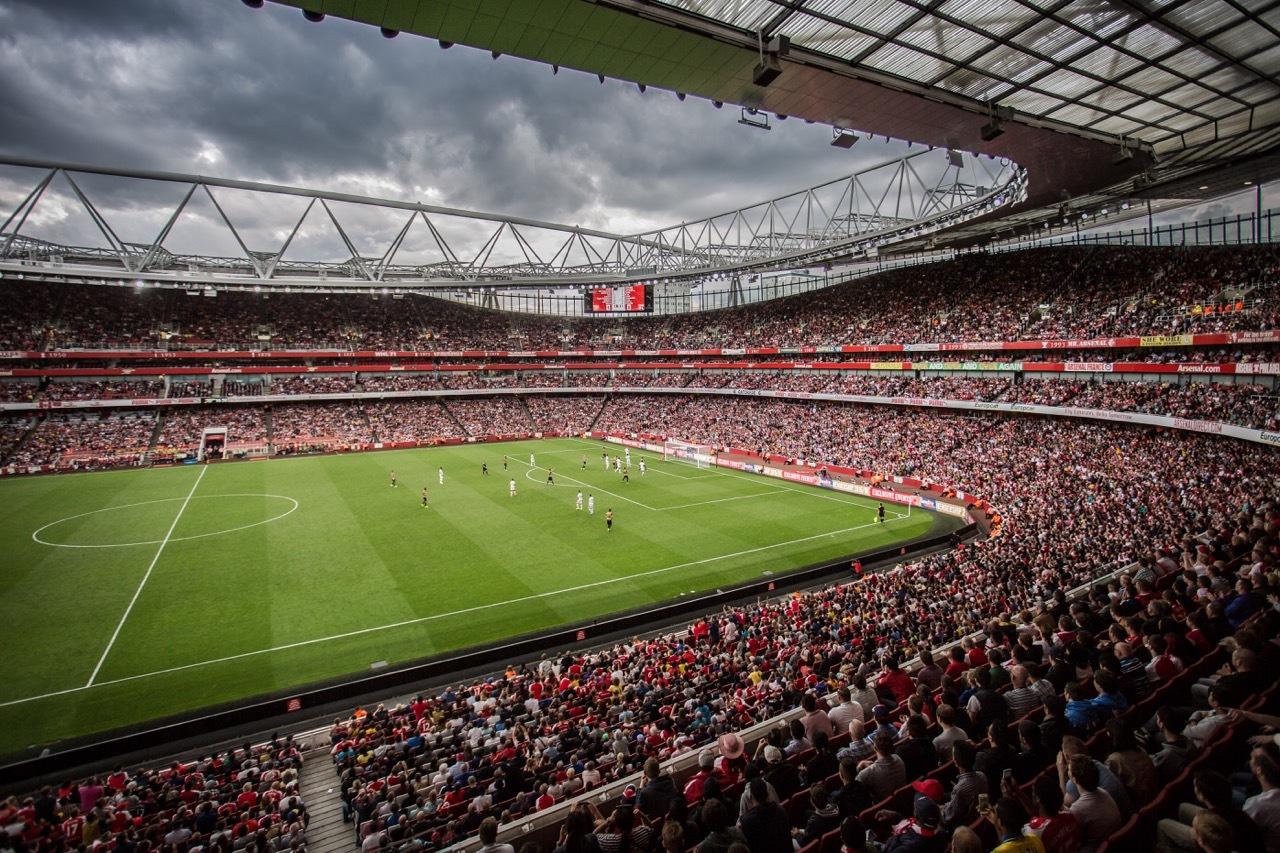 fussball-premiere-league-arsenal-stadion-innen-fb.jpeg