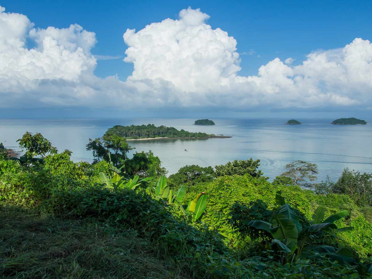thailand-koh-chang-berge-meer-t-854060724.jpg