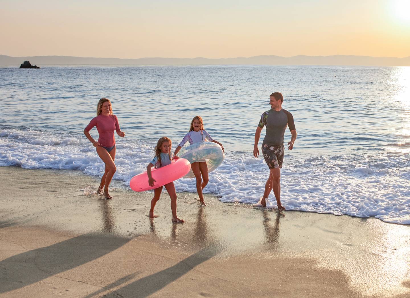bltcec2edd8b31cca2c-griechenland-familie-strand-2244943222_LP_704x512-neu.jpeg griechenland-familie-strand-2244943222_LP_704x512.jpg
