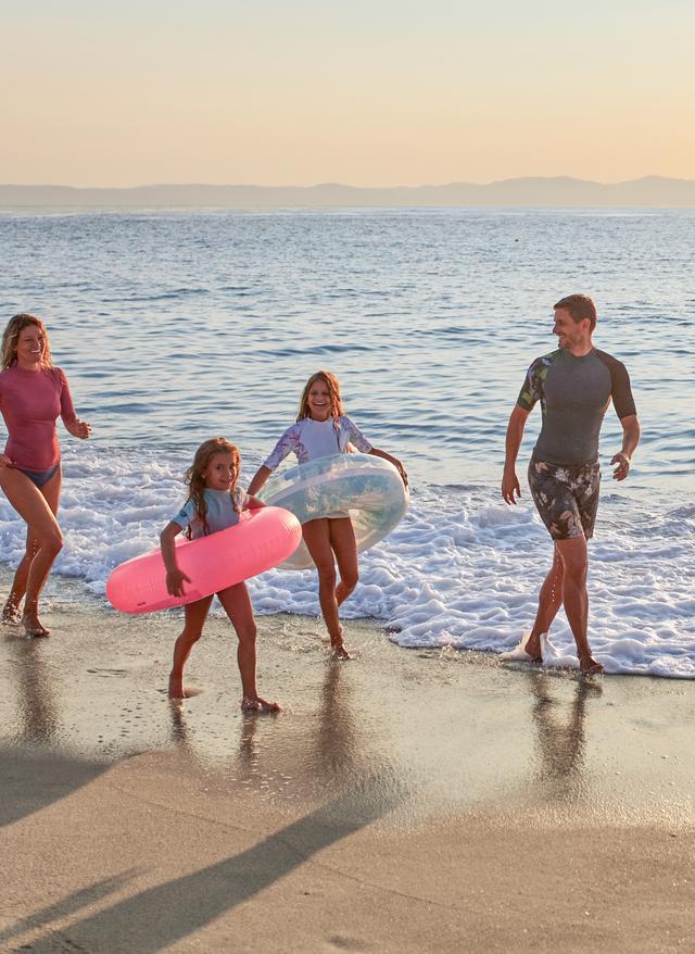 Familienurlaub griechenland-familie-strand-2244943222_LP_704x512.jpg