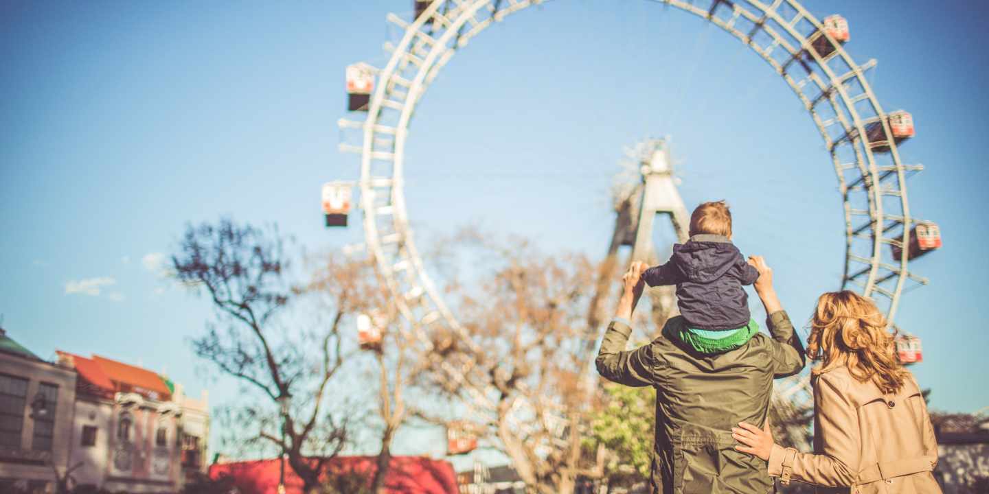 Oesterreich-wien-familie_mit_riesenrad-g-475831000.jpg