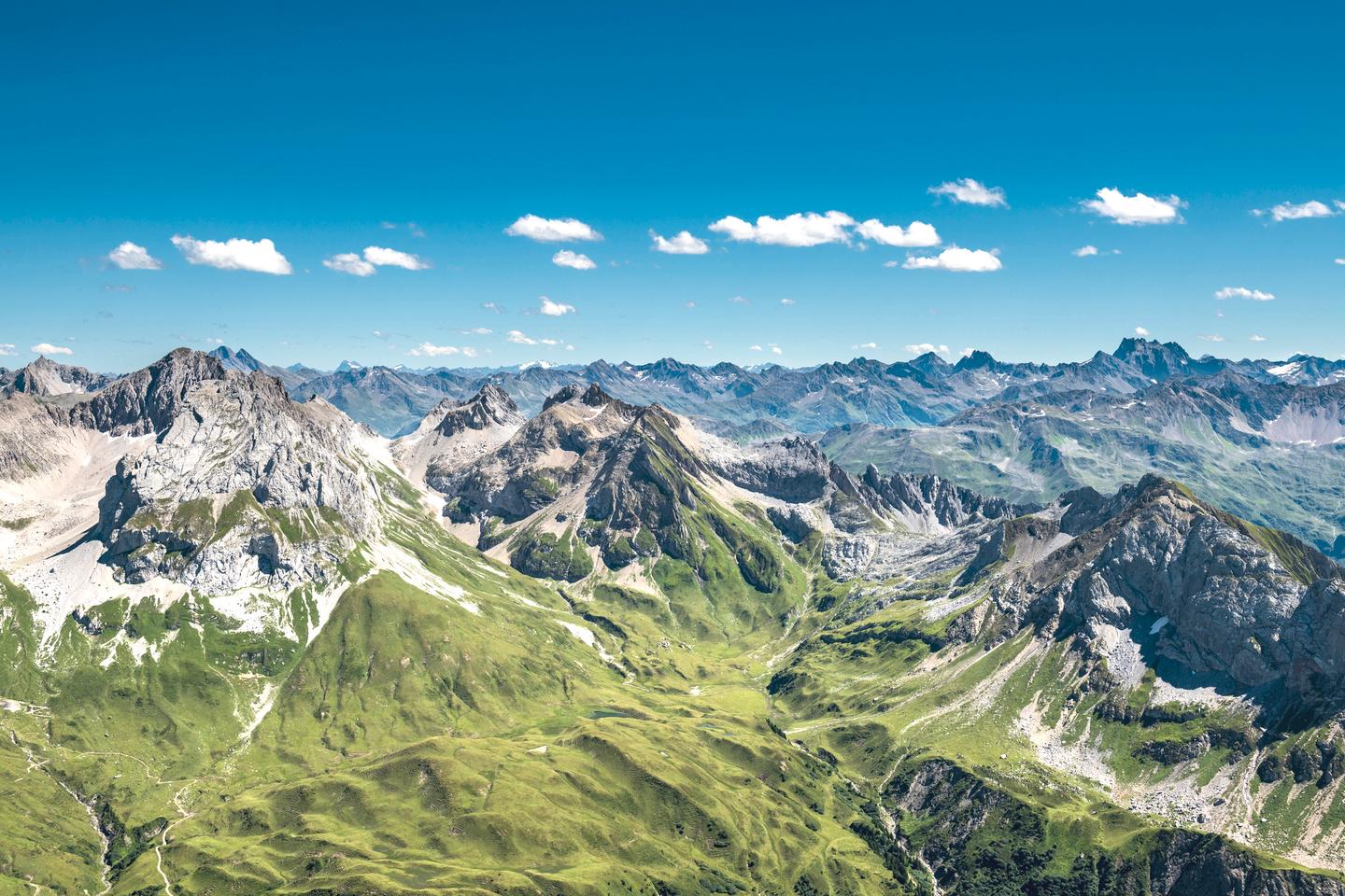 oesterreich-alpen-von-oben-g-1183442197.jpg