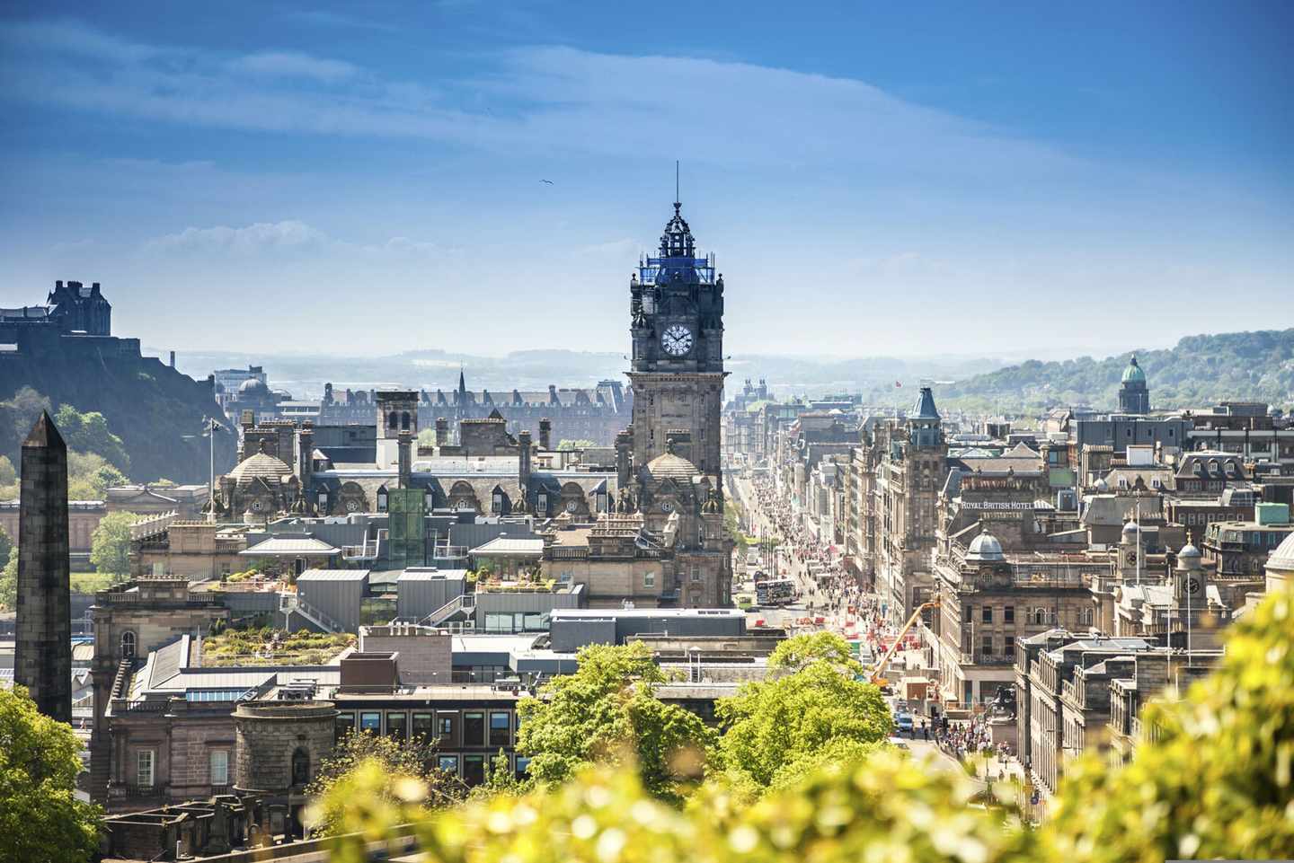 edinburgh-panorama-t-181177974.jpg