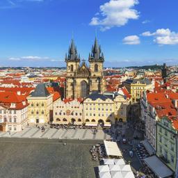 tschechien-prag-altstadt-teynkirche-marktplatz-t-451299927.jpg