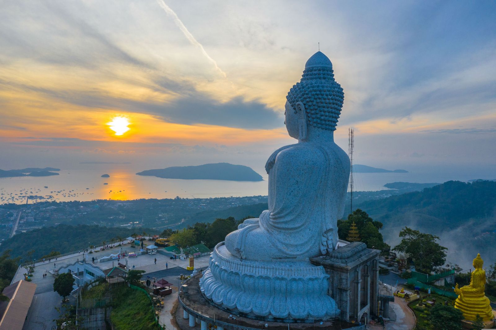 Big Buddha von Phuket im Sonnenuntergang