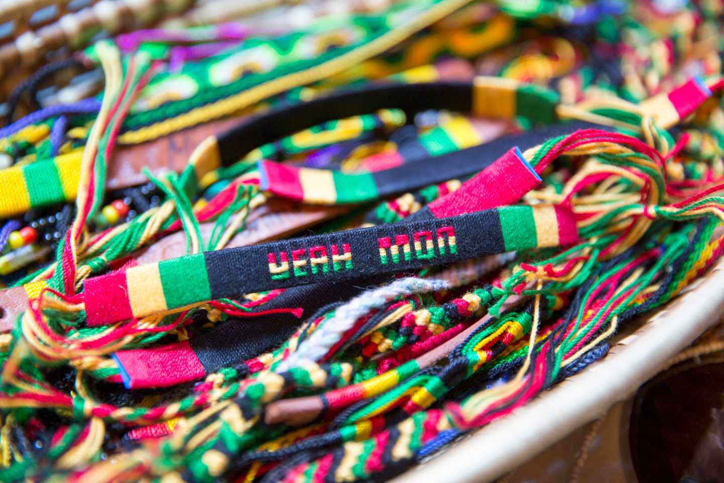jamaika-souvenir-armbaender-g-539149249.jpg