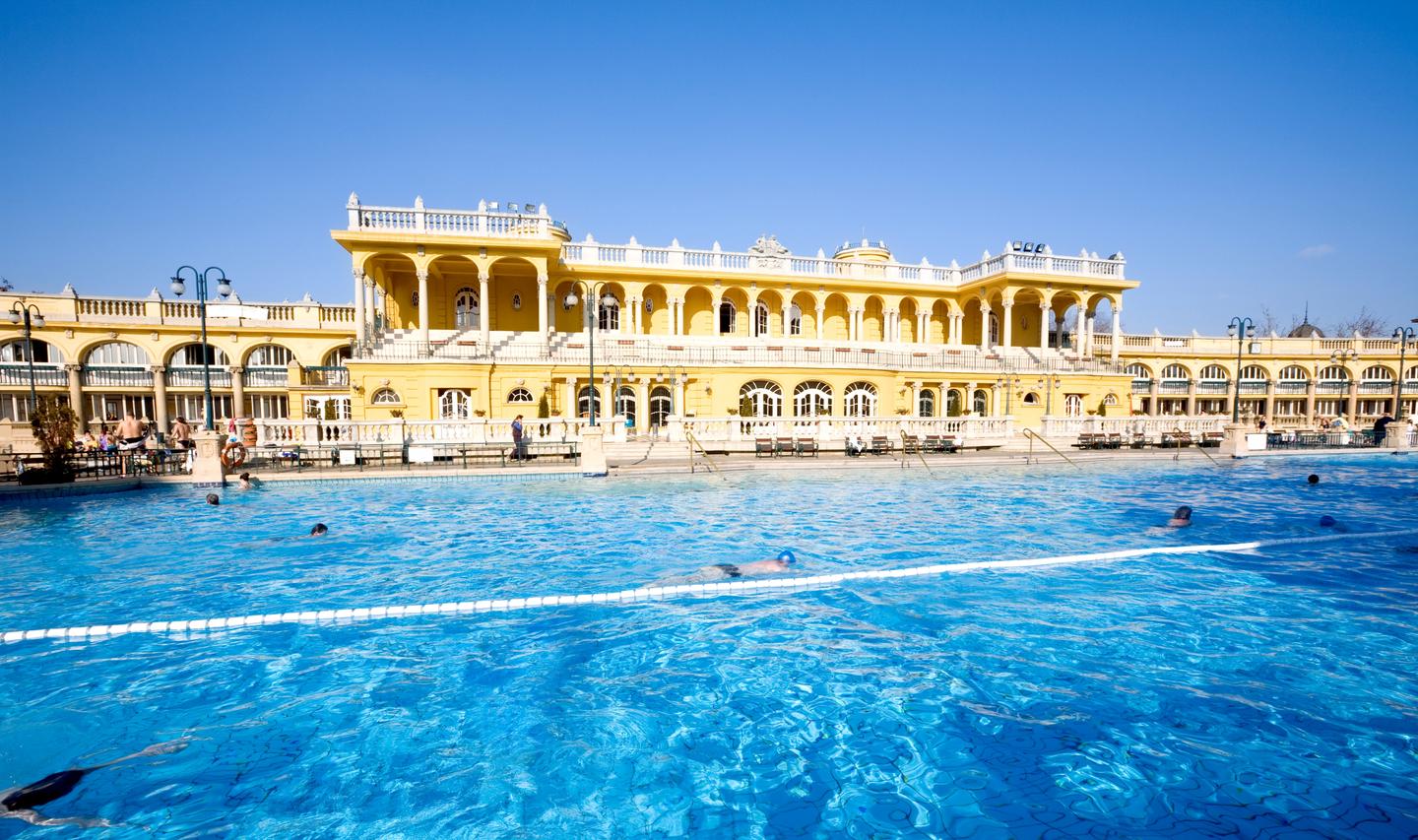 ungarn-budapest-thermal-bad-g--157423215.jpg