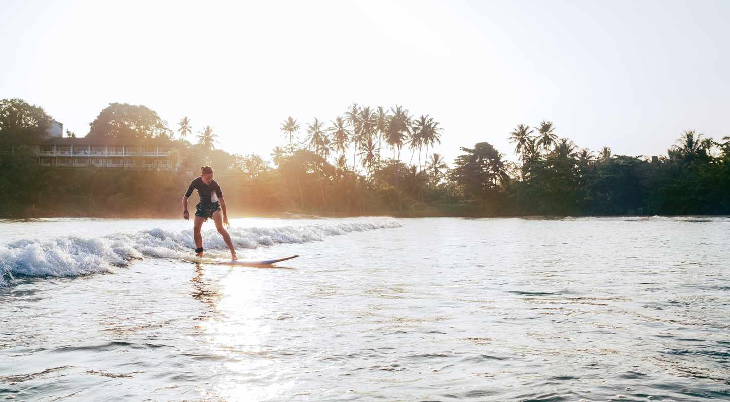 Sri-Lanka-Surfer-im-Indischen-Ozean-g-1448500749.jpg