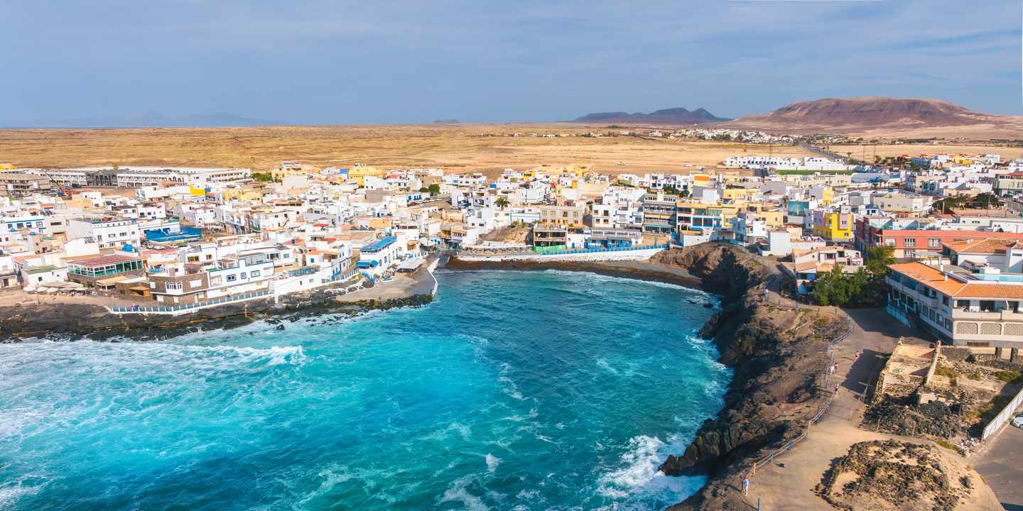 spanien-kanaren-fuerteventura-el-cotillo-kueste-atlantik-ort-luftaufnahme-sehenswuerdigkeiten-g-2017595160.jpg