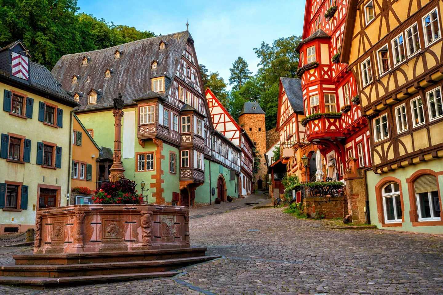 deutschland-bayern-miltenberg-altstadt-g-1146687087.jpg