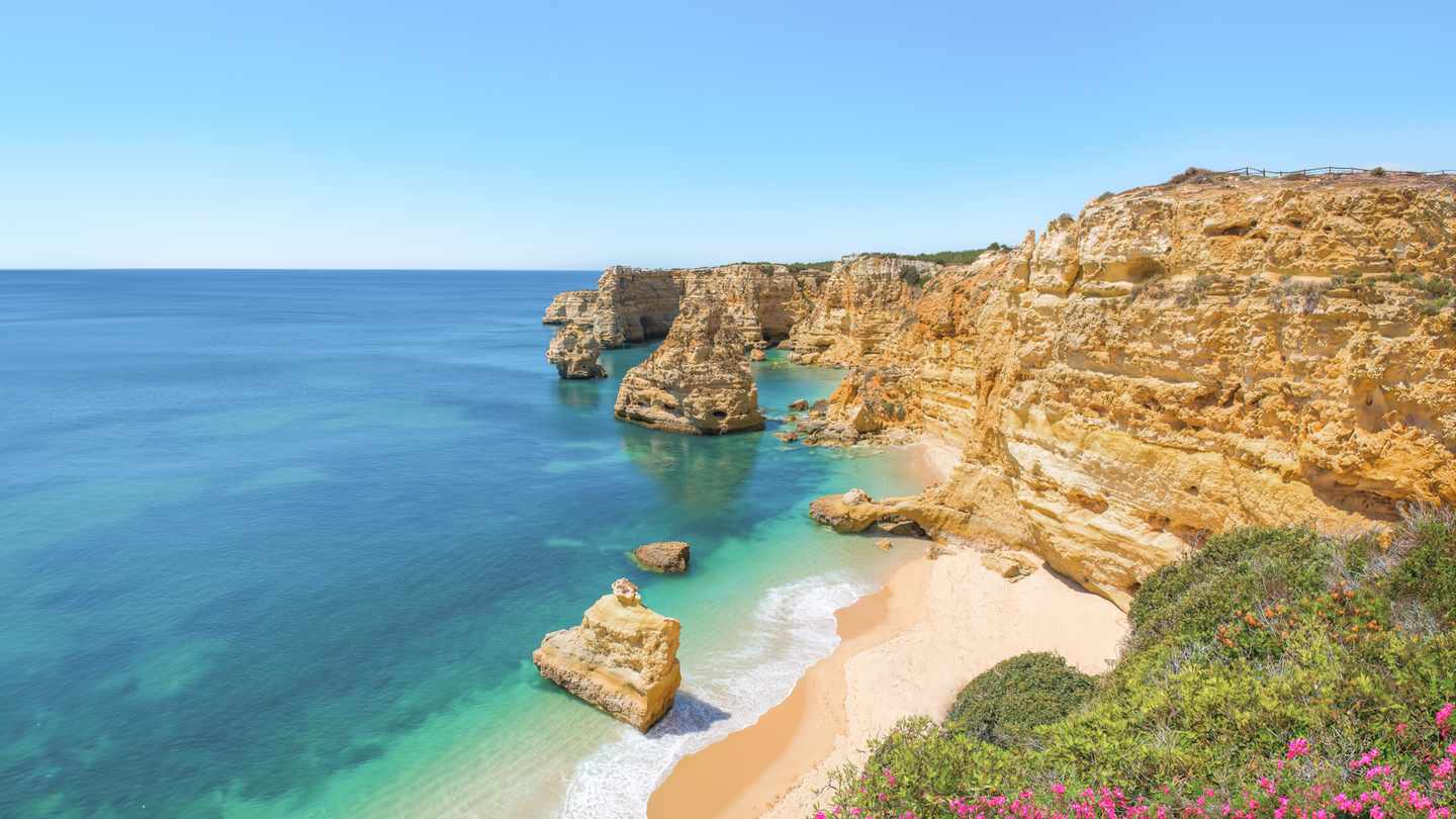 portugal-algarve-praia-da-marinha-bucht-felskueste-g-2155067707.jpg