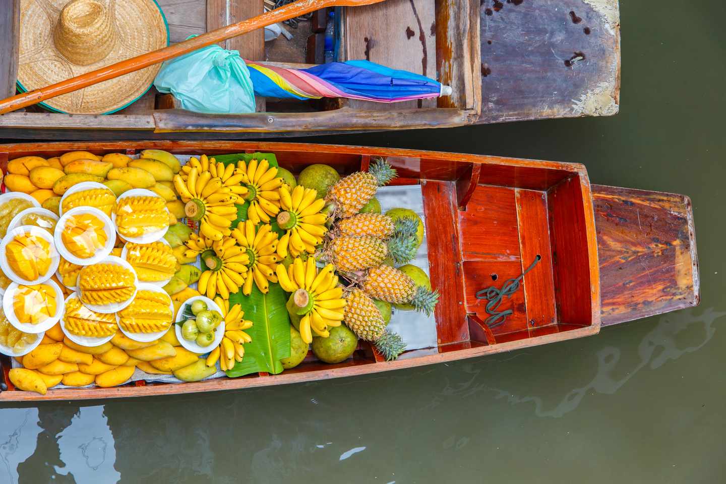 thailand-schwimmender-markt-t-682257394.jpg