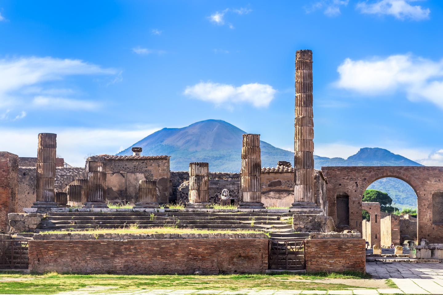 blt6a41074a76c289d9-italien-neapel-pompeij-apollo-tempel-g-1225365223.jpg italien-neapel-pompeij-apollo-tempel-g-1225365223.jpg