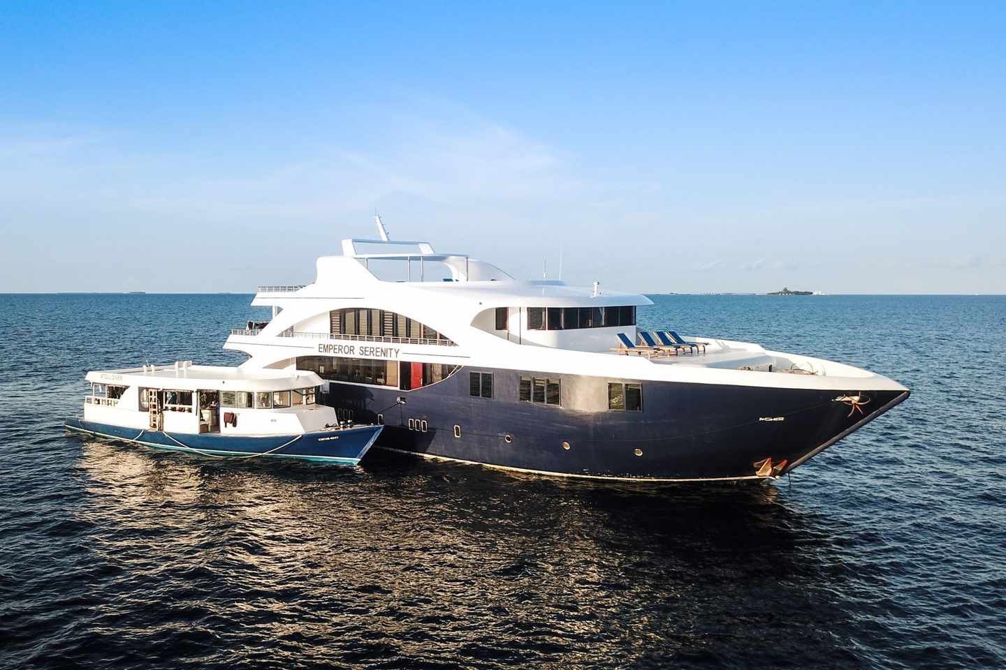 tauchsafari-emperor-serenity-pa-manta-tauchreisen.jpg