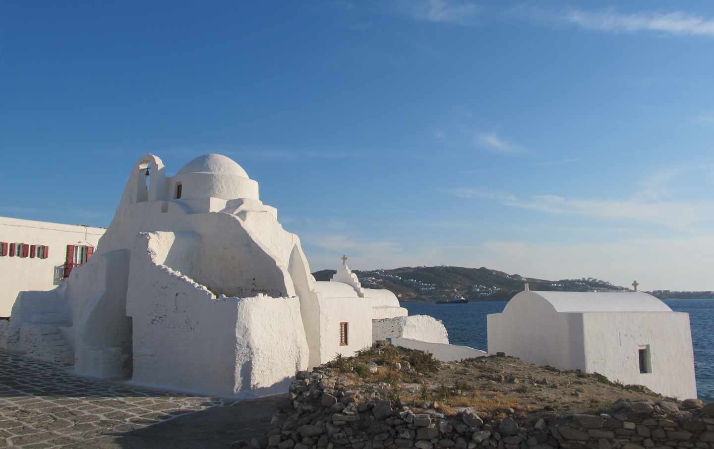 griechenland-mykonos-weiße-kirche-panagia-paraportiani-g-493475454.jpg