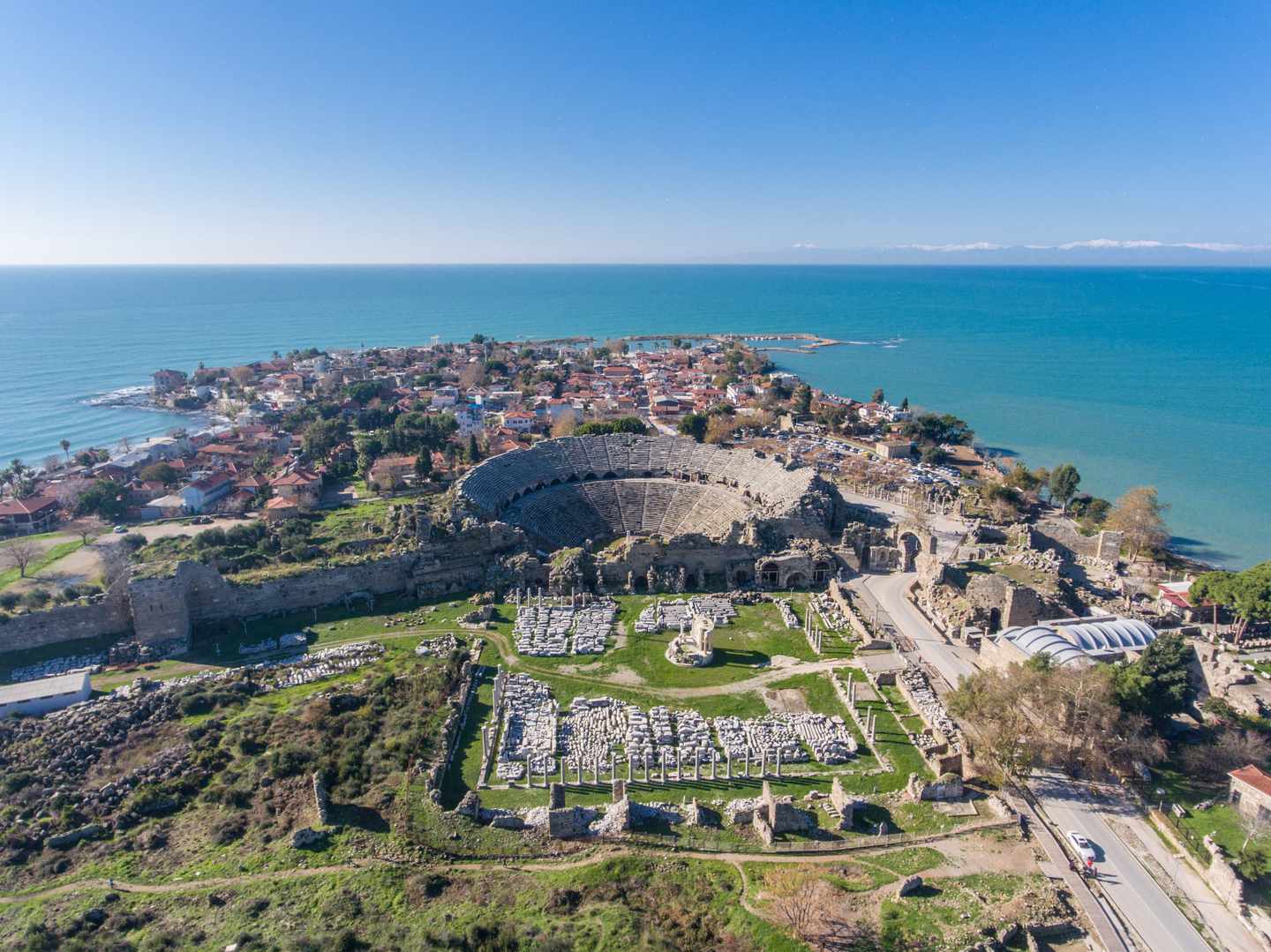 Ausblick auf die historischen Ruinen von Side