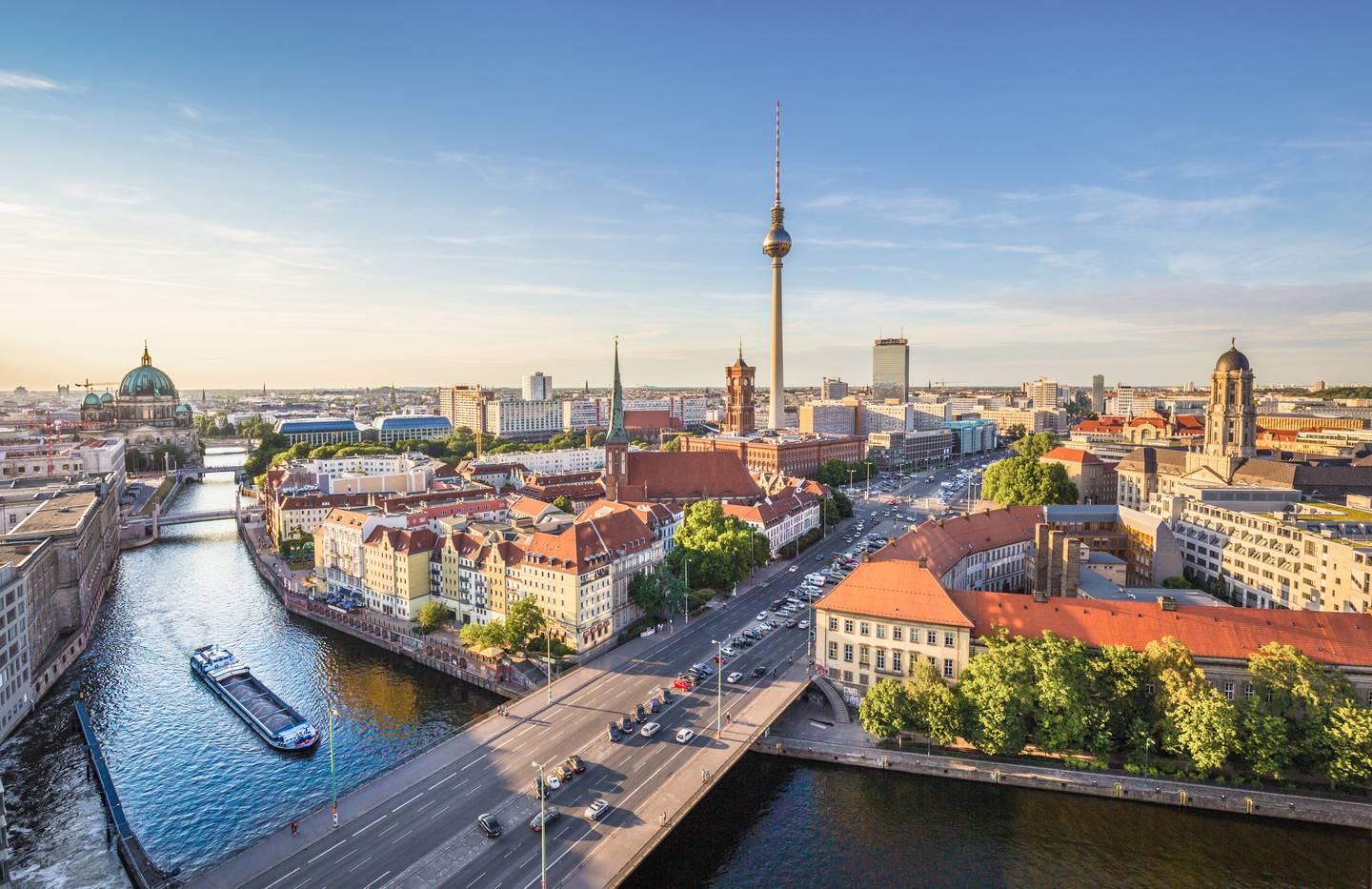blt7bde29ee1b2cfca7-deutschland-berlin-panorama-spree-fernsehturm-sonnenuntergang-a-91600450.jpg deutschland-berlin-panorama-spree-fernsehturm-sonnenuntergang-a-91600450.jpg
