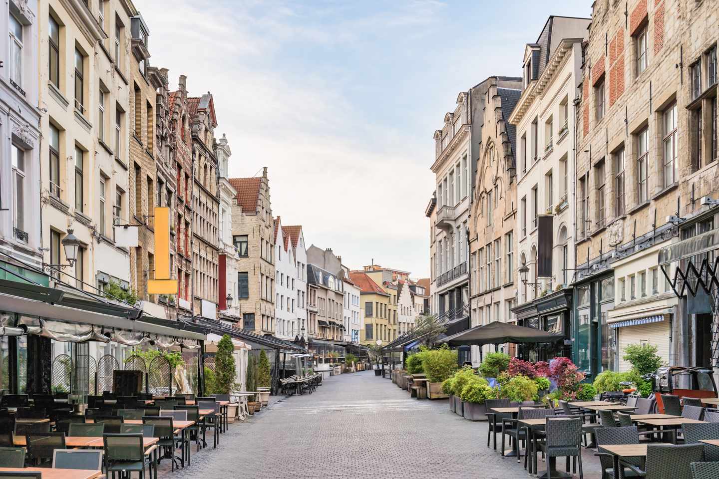 belgien-antwerpen-koornmarkt-haeuserreihe-g-1551030306.jpg