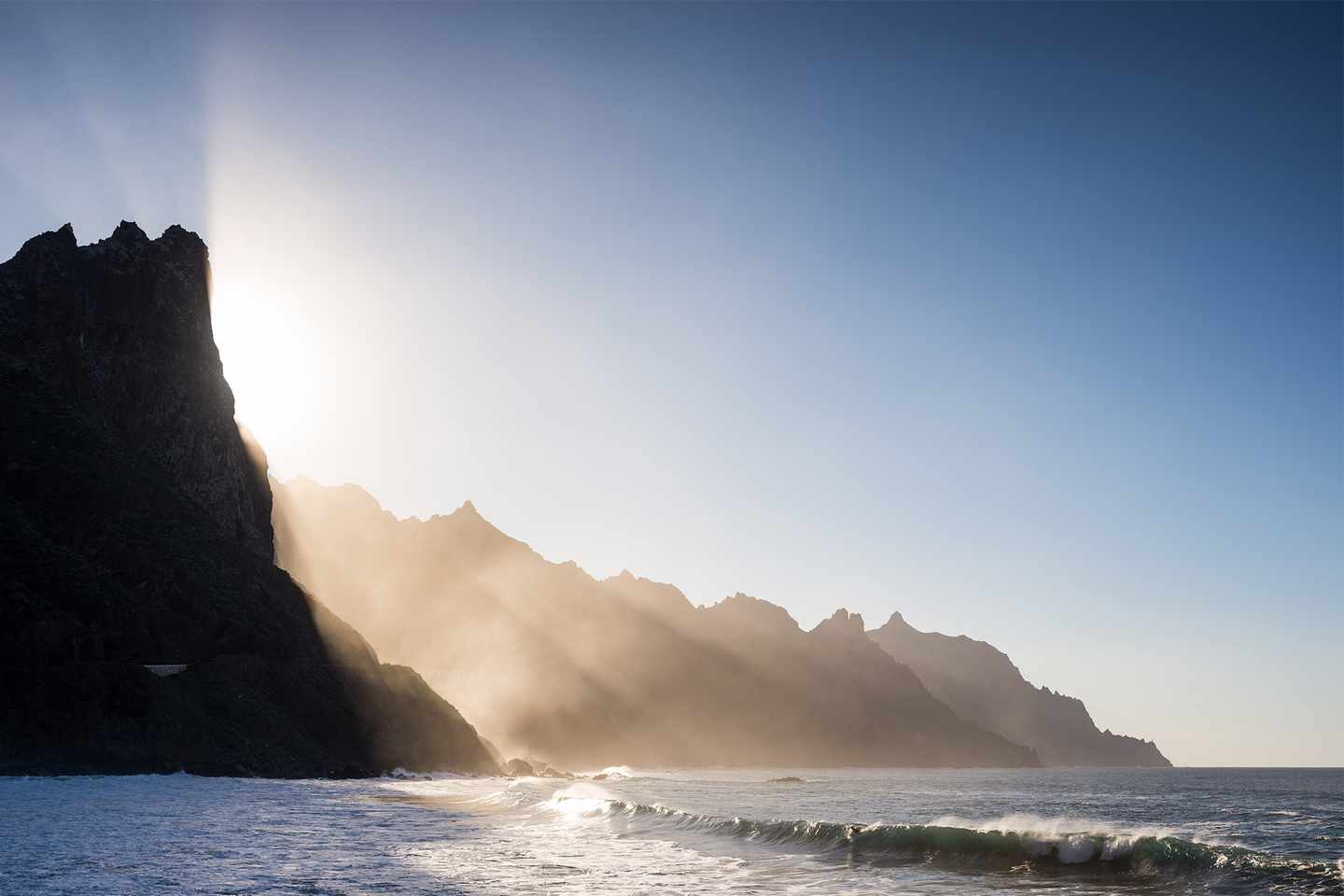 spanien-teneriffa-natural-park-anaga-berg-mit-meer-g-1214658303_.jpg