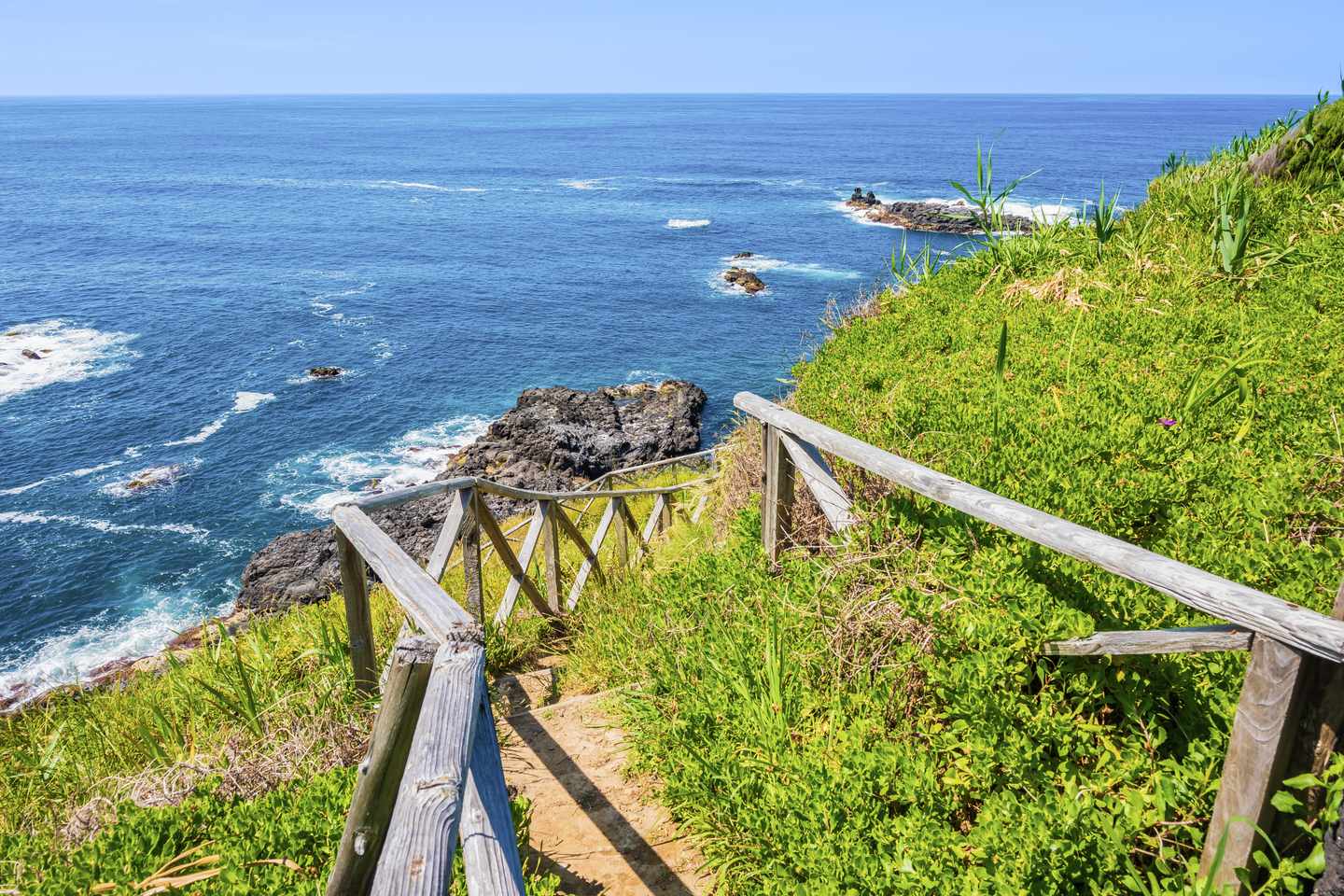 portugal-azoren-sao-miguel-weg-zum-strand-g-2166214953.jpg
