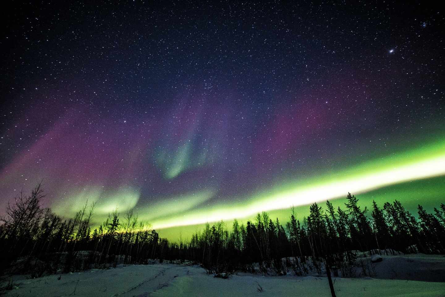 kanada-yellowknife-polarlichter-g-500997094_bearbeitet.jpg