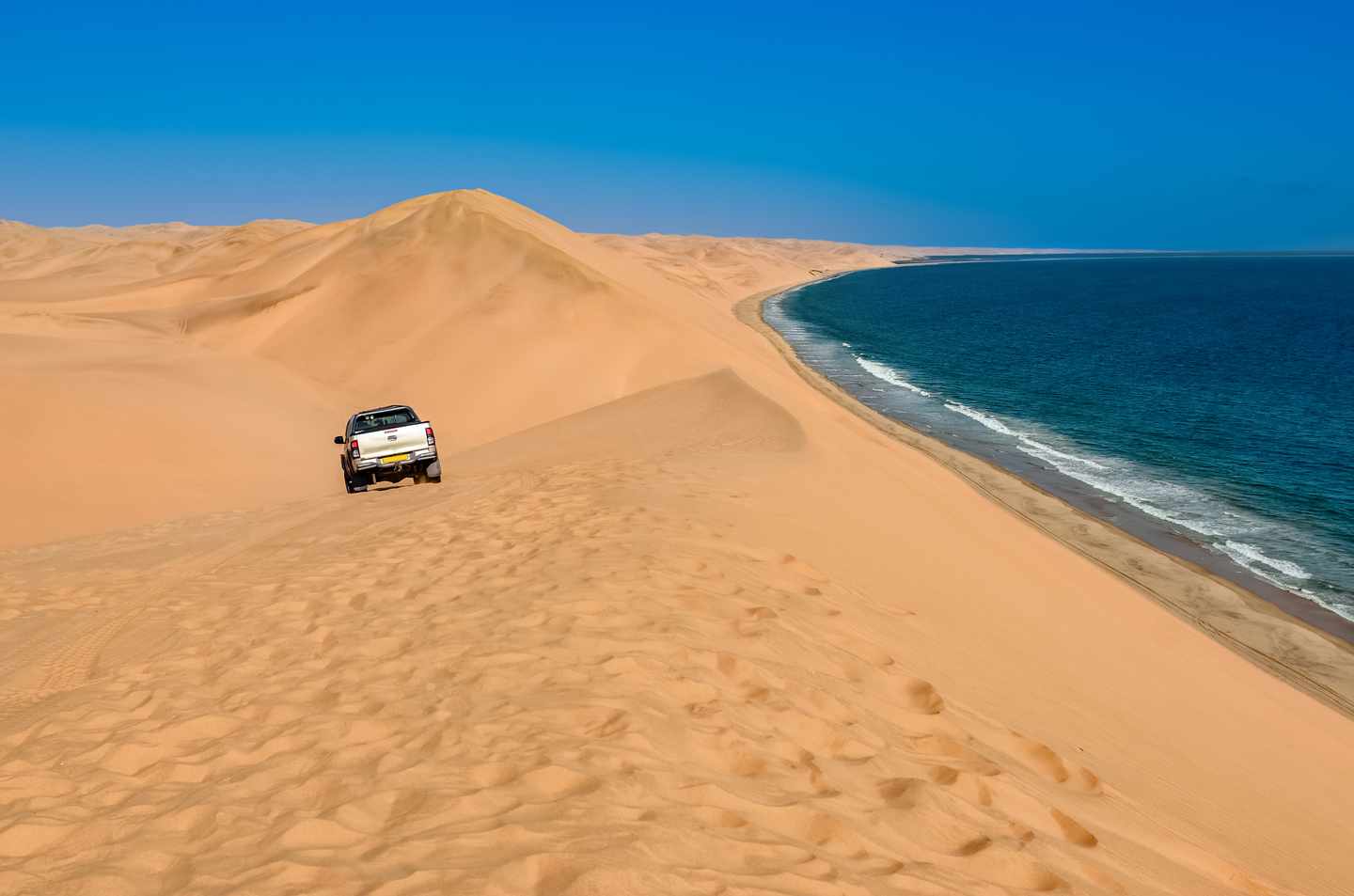 namibia-safari-sandduenen-g-2087929771.jpg