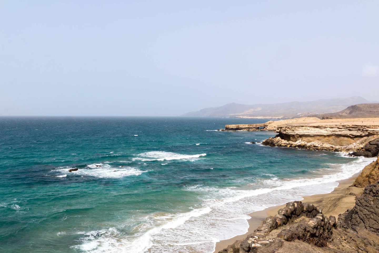 spanien-fuerteventura-la-pared-felsbogen-g-649863960.jpg