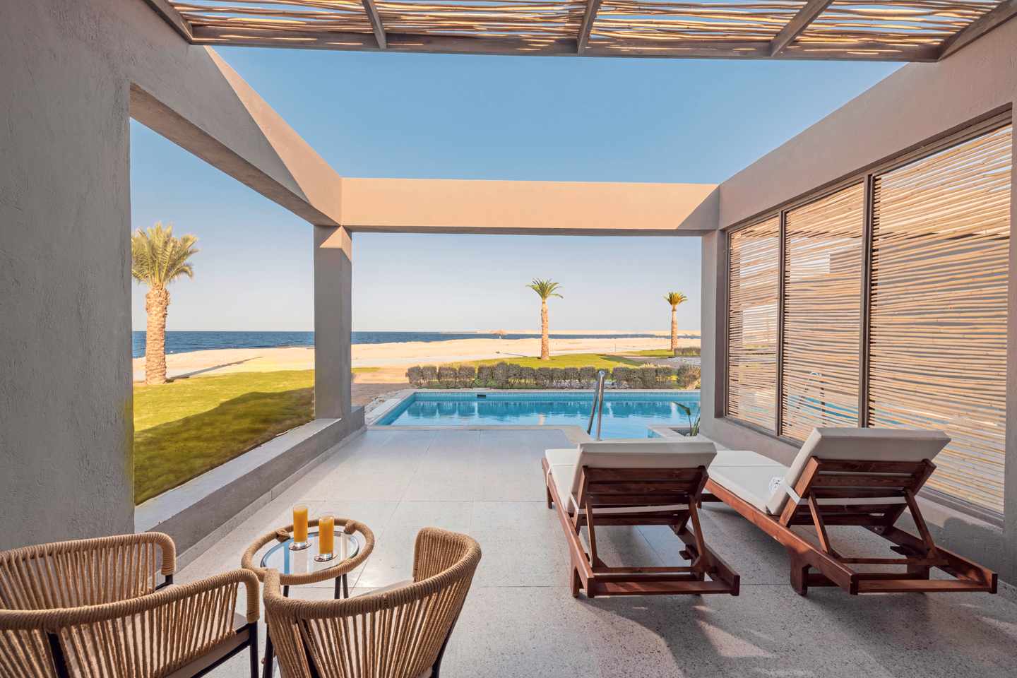 blt54ae1c1c60888a8c-Sentido_Naga_Bay_Bild03_DER1591848.jpg Terrasse eines Zimmers im Sentido Naga Bay