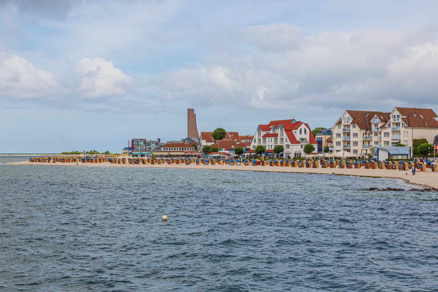 schleswig-holstein-laboe-strand-klein-g-1215871877.jpg