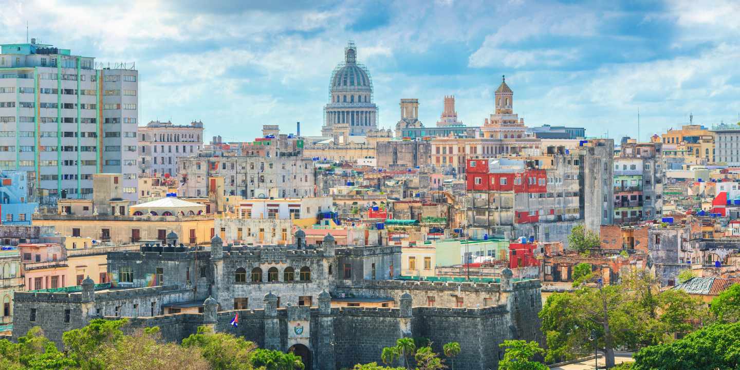 kuba-havanna-skyline-mit-capitolio-g-1889661698.jpeg
