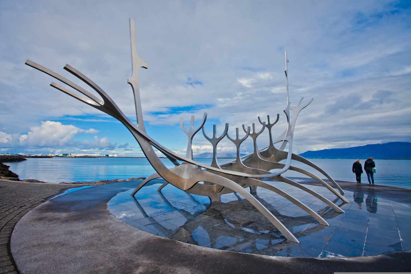 island-reykjavik-skulptur-klein-g-494146095.jpg