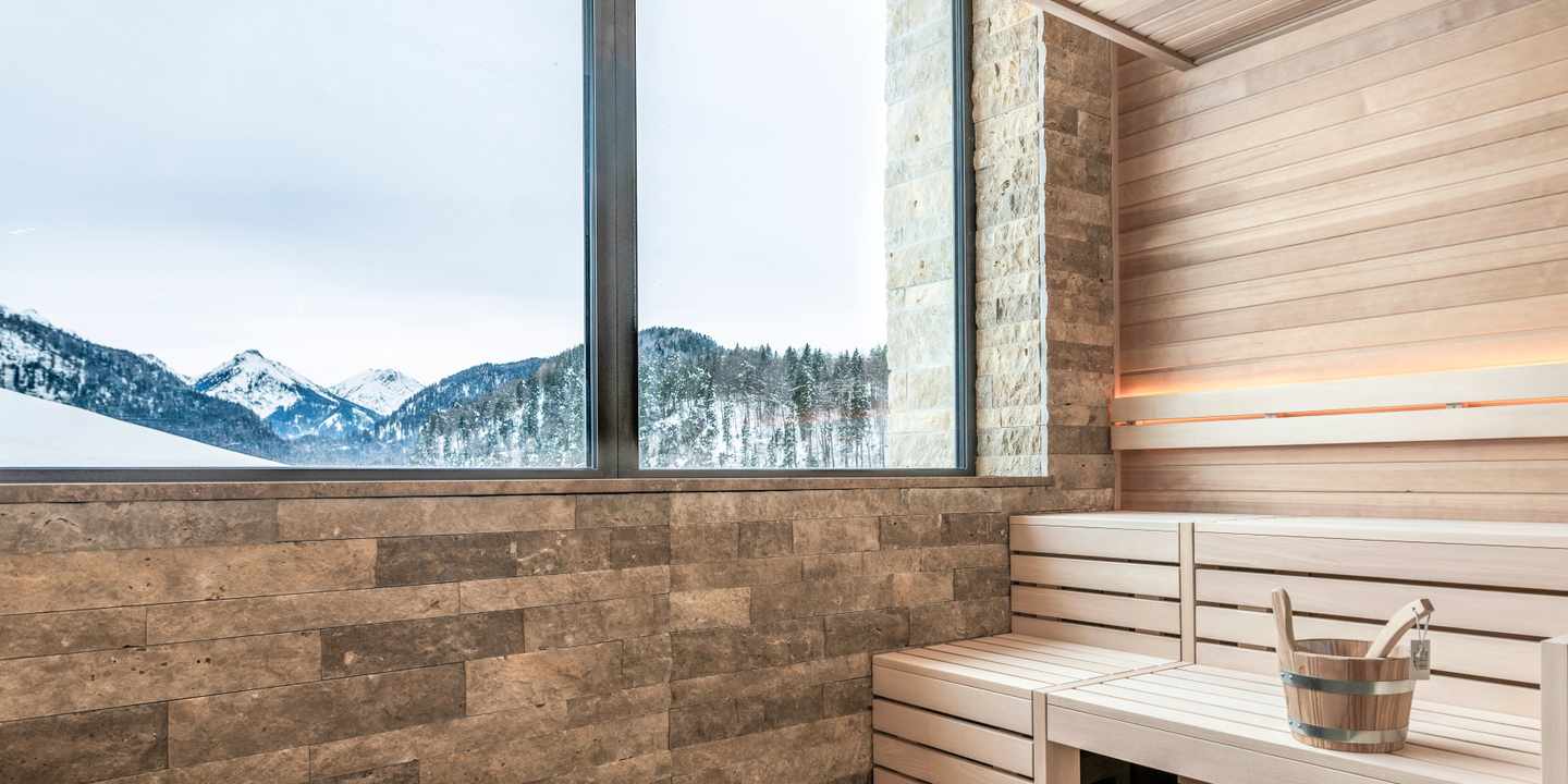 deutschland-bayern-sauna-h-ameron-neuschwanstein-alpsee-resort-spa-DER1317105.jpg
