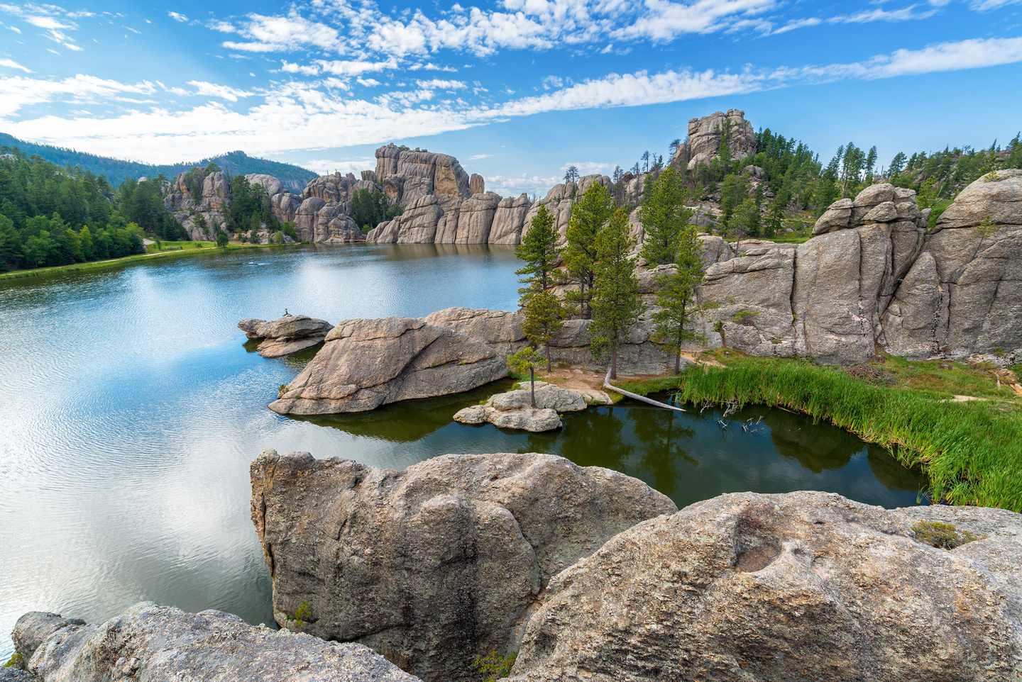 usa-south-dakota-custer-state-park-sylvan-lake-t-512150466.jpg