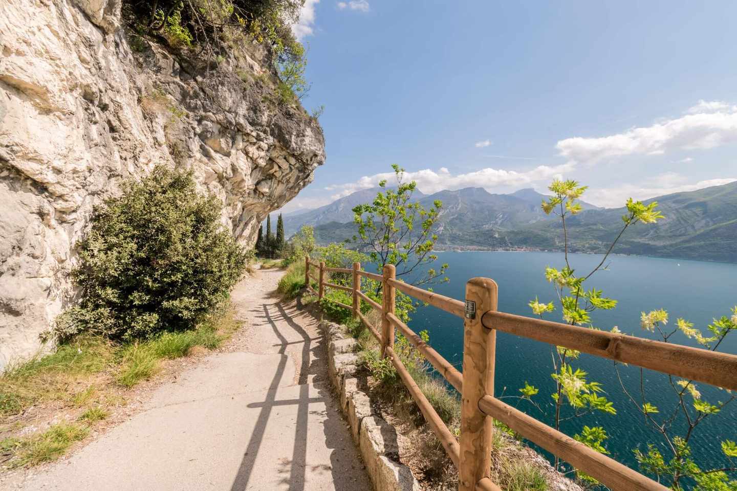 italien-gardasee-radweg-g-639582180.jpg