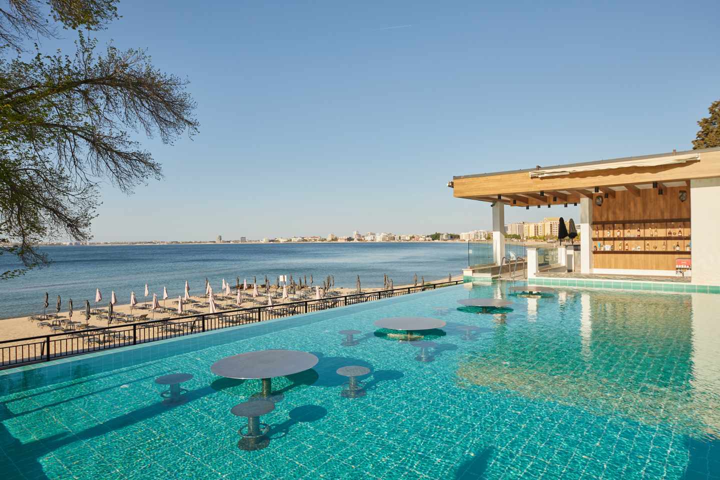 Swim-Up-Bar im Secrets Sunny Beach Resort and Spa