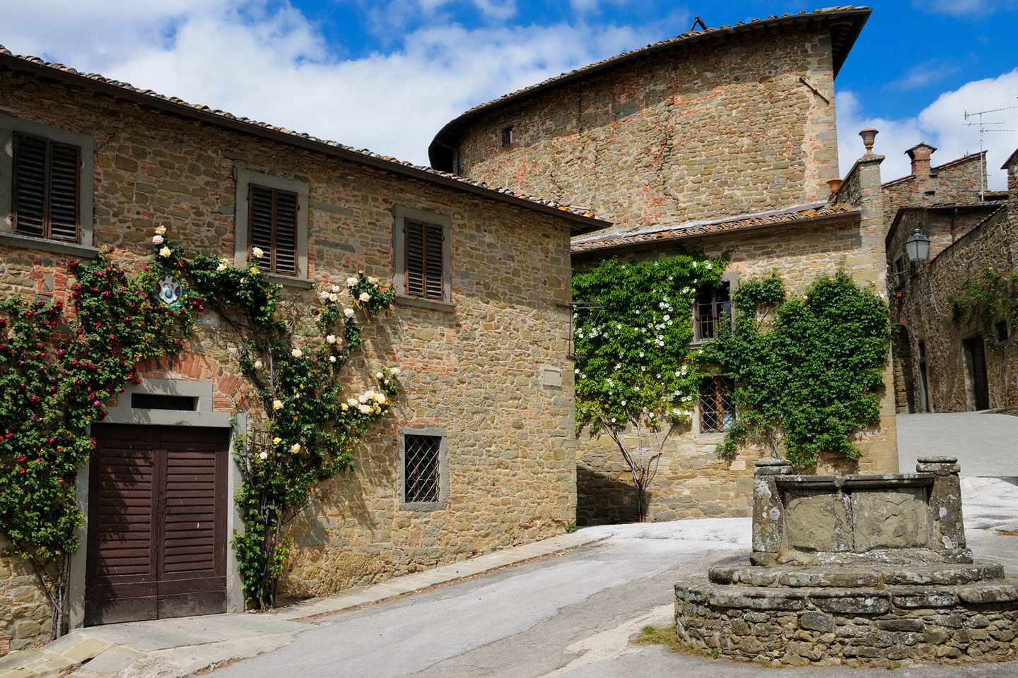 italien-toskana-weingueter-chianti-dorf-allee-g-1297908920.jpg