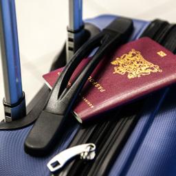 reisepass-koffer-a-2733068_1920.jpg