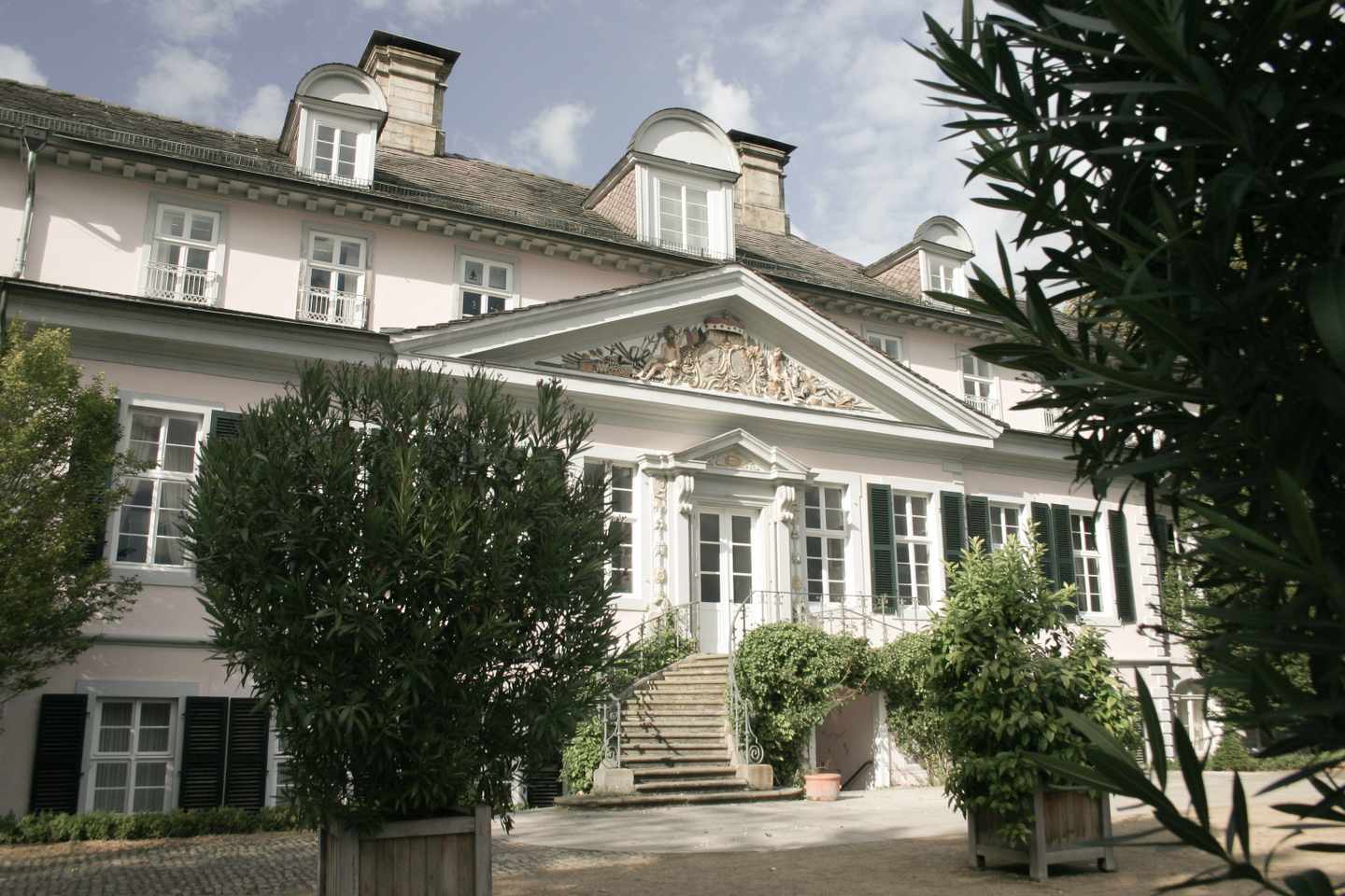 deutschland-niedersachsen-bad-pyrmont-schloss-g-89525478.jpg